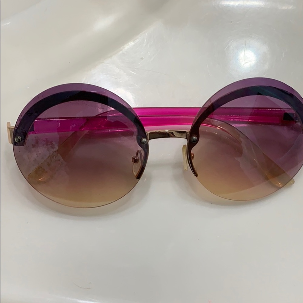 Circled sunglasses